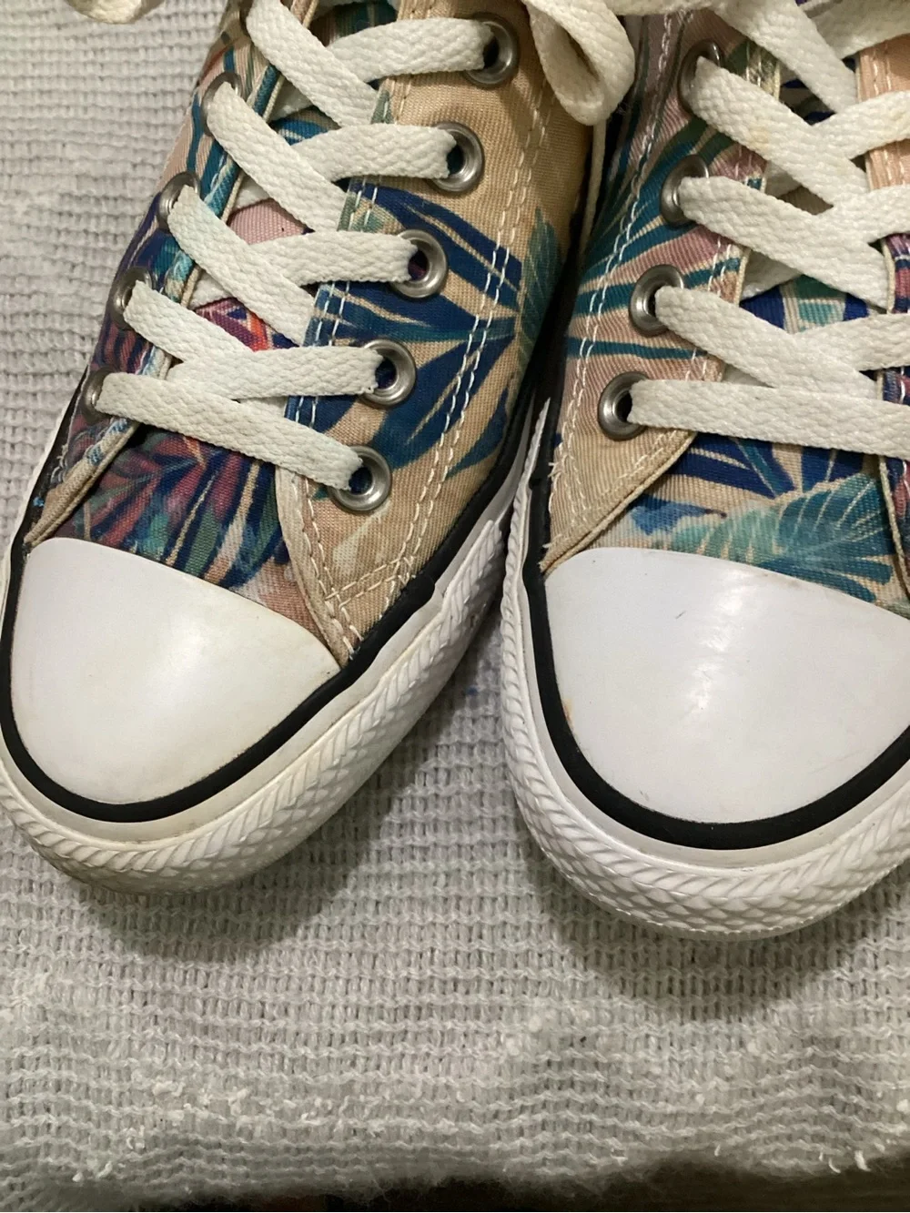Converse Low-Top Tropical  Floral Canvas Multicolor Sneakers Womens Sz 7